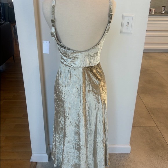 Vince Luxe Olive Maxi Dress - Picture 5 of 5